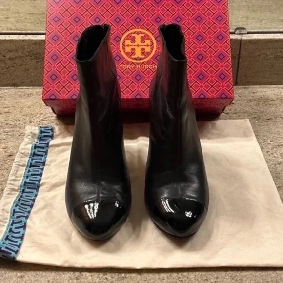 Beautiful Black Tory Burch Calf Leather Ankle Stiletto Booties - Picture 2 of 5